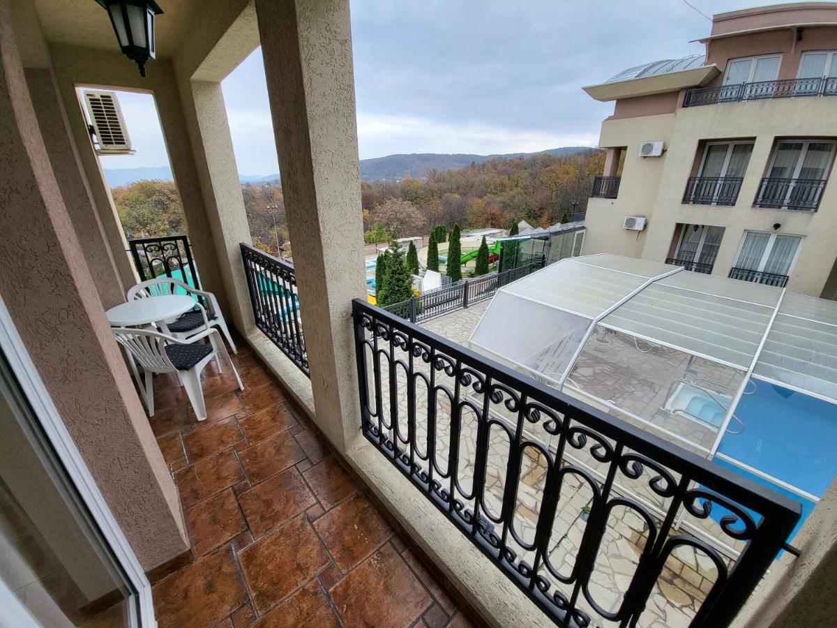 Sunny Hill Apartments & Aqua Park Врнячка-Баня Экстерьер фото